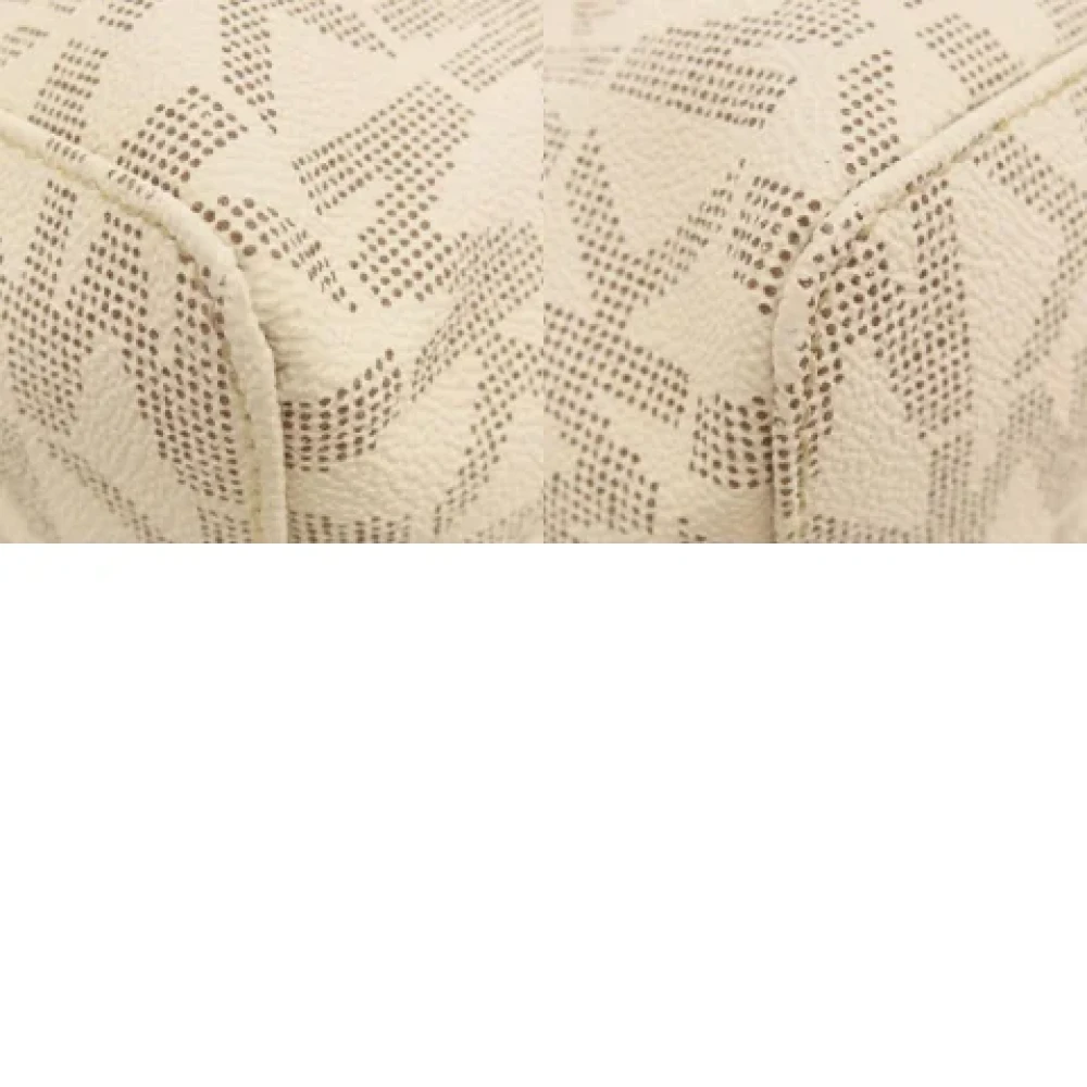 Michael Kors Pre-owned Canvas shoulder-bags Beige Dames