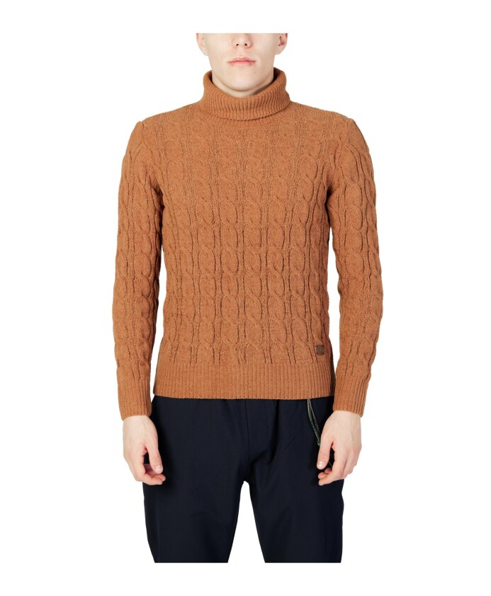 pull-a-col-roule-en-maille-torsadee