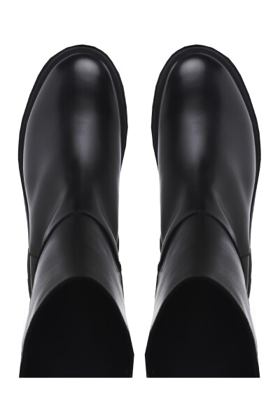 Boots in black calfskin