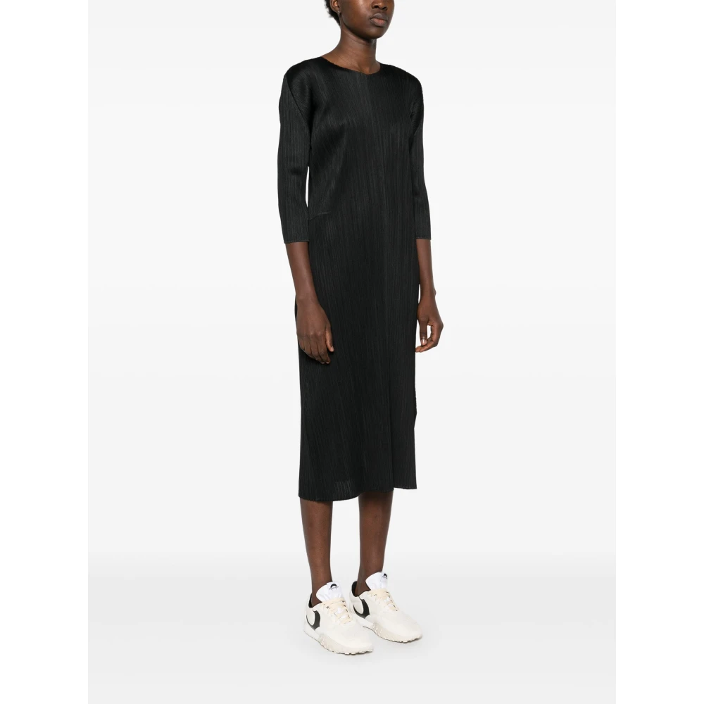 Issey Miyake Elegante Zwarte Jurk voor Vrouwen Black Dames
