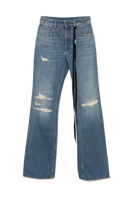 light-blue-ripped-jeans-with-classic-pockets