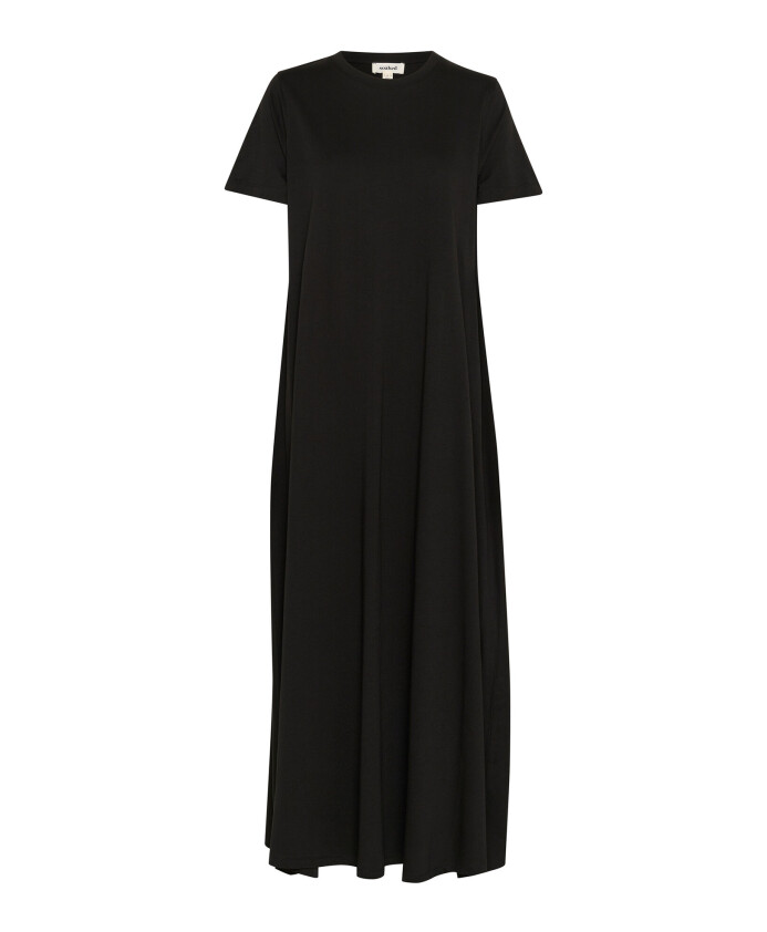 robe-noire-a-manches-courtes