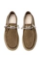 chaussures-a-lacets-en-daim-vert-moderne