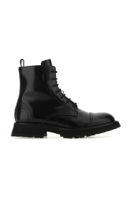 Schnürstiefel