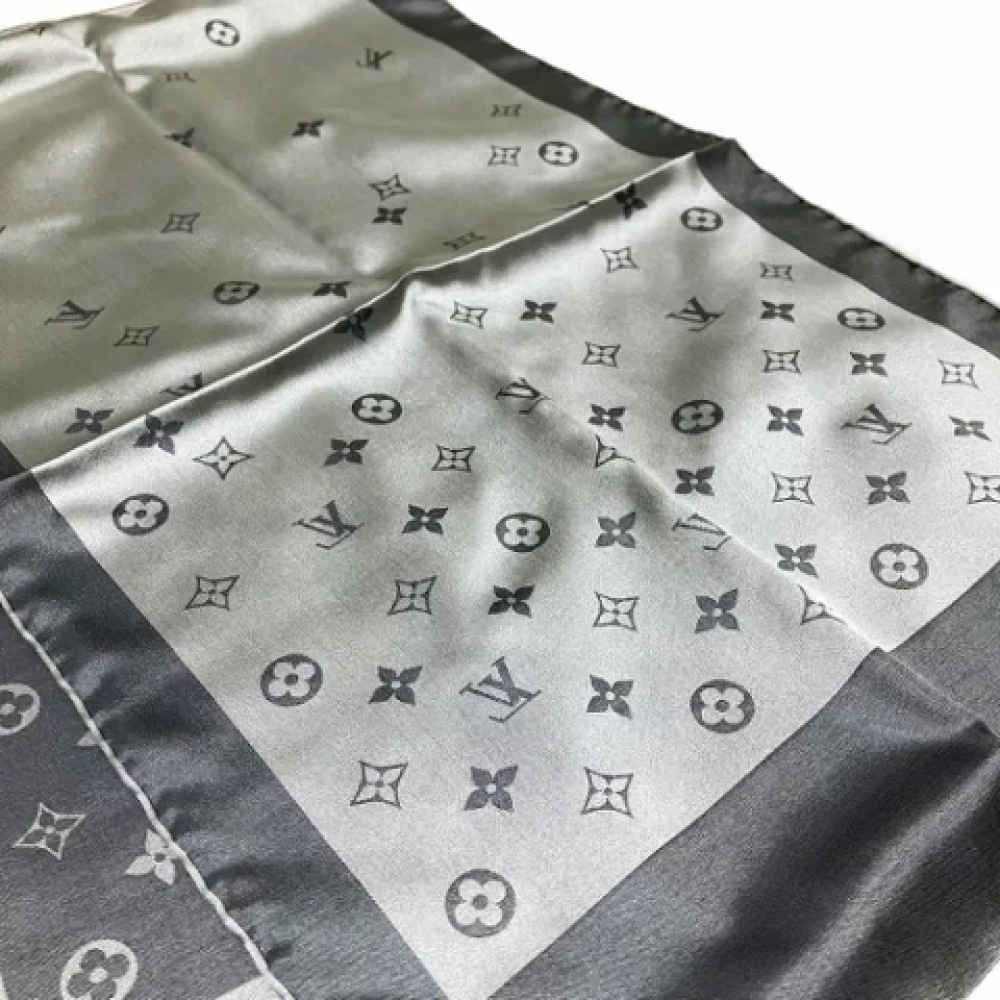 Louis Vuitton Vintage Pre-owned Silk scarves Gray Dames