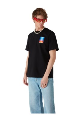 gradient-stacked-logo-t-shirt-black