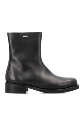 black-closed-toe-leather-boots
