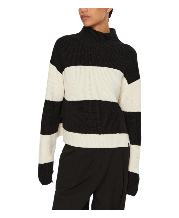 striped-turtleneck-knitwear