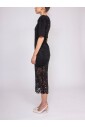 robe-en-dentelle-elegante-en-noir