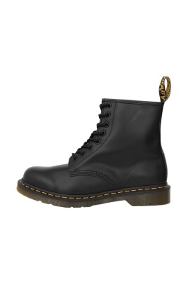 classic-leather-lace-up-boots