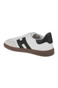 sneakers-en-cuir-cool-avec-semelle-ambre