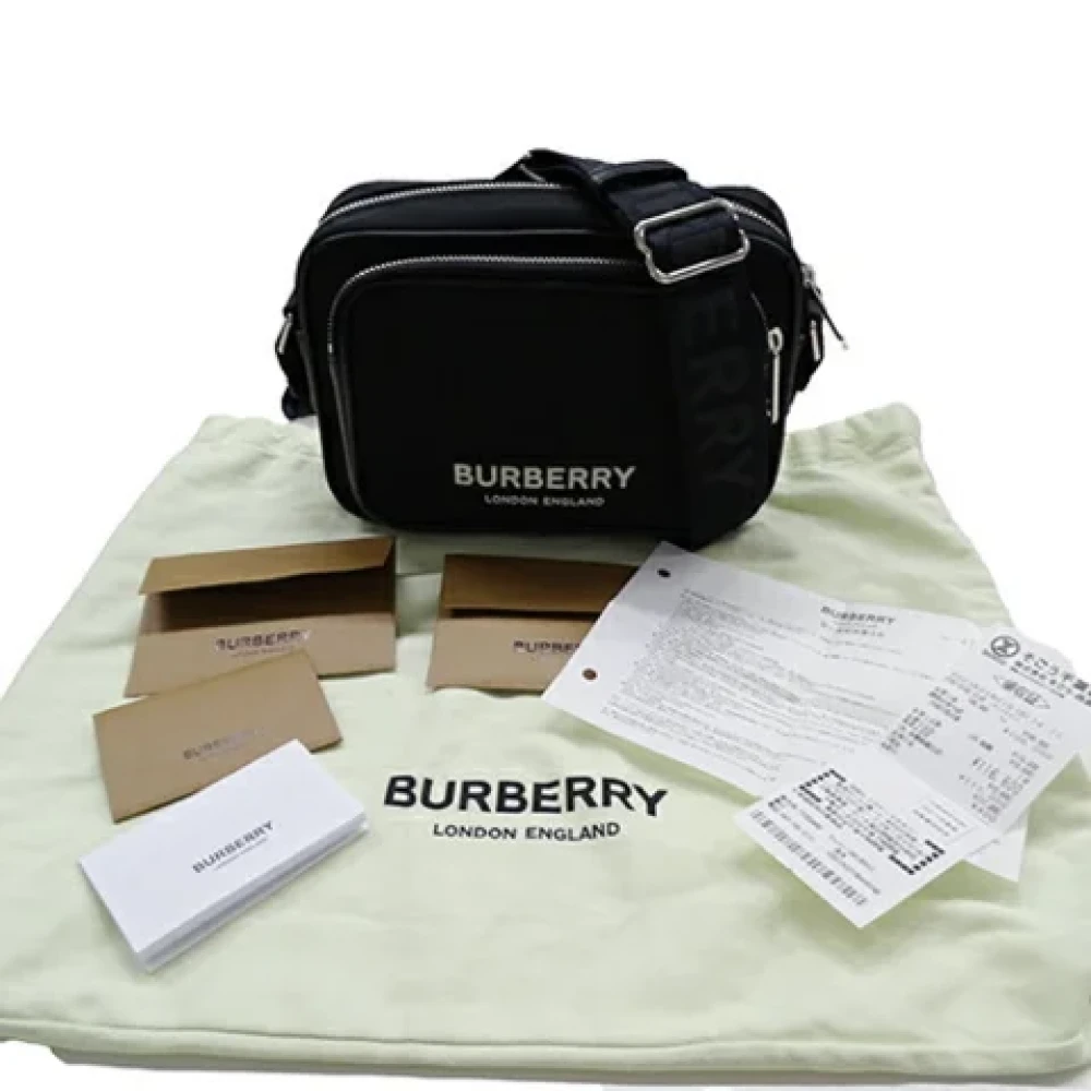 Burberry Vintage Pre-owned Nylon shoulder-bags Black Dames