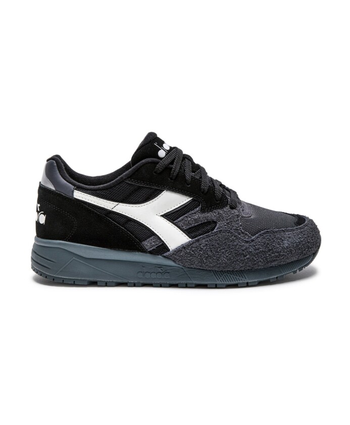 sporty-casual-sneakers-in-black-suede