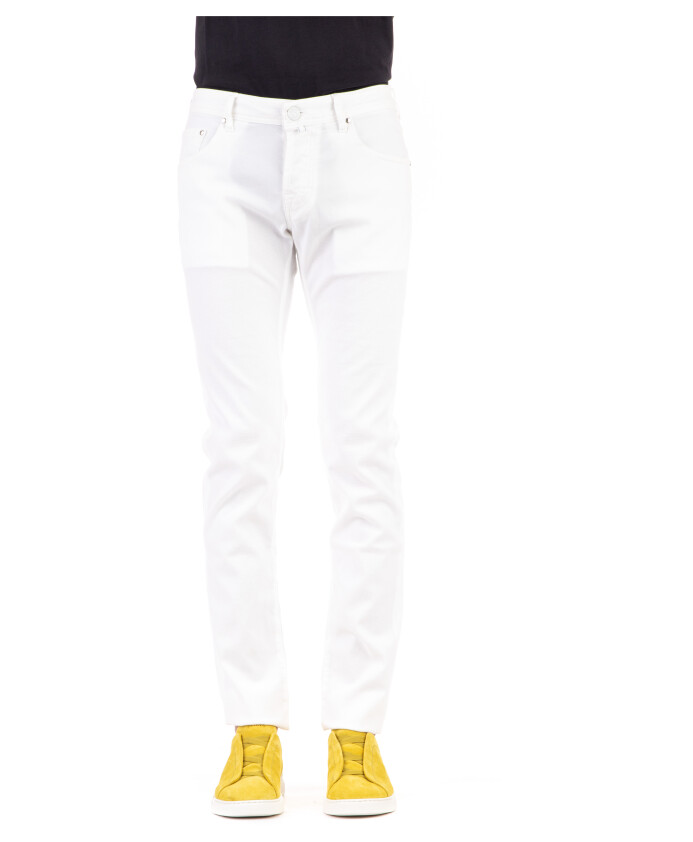 pantalon-leger-en-lin-avec-details-uniques