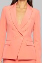 elegante-veste-a-double-boutonnage-avec-revers