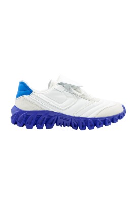 retro-style-white-sneakers