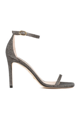 sandales-grises-aw23-style-elegant-moderne