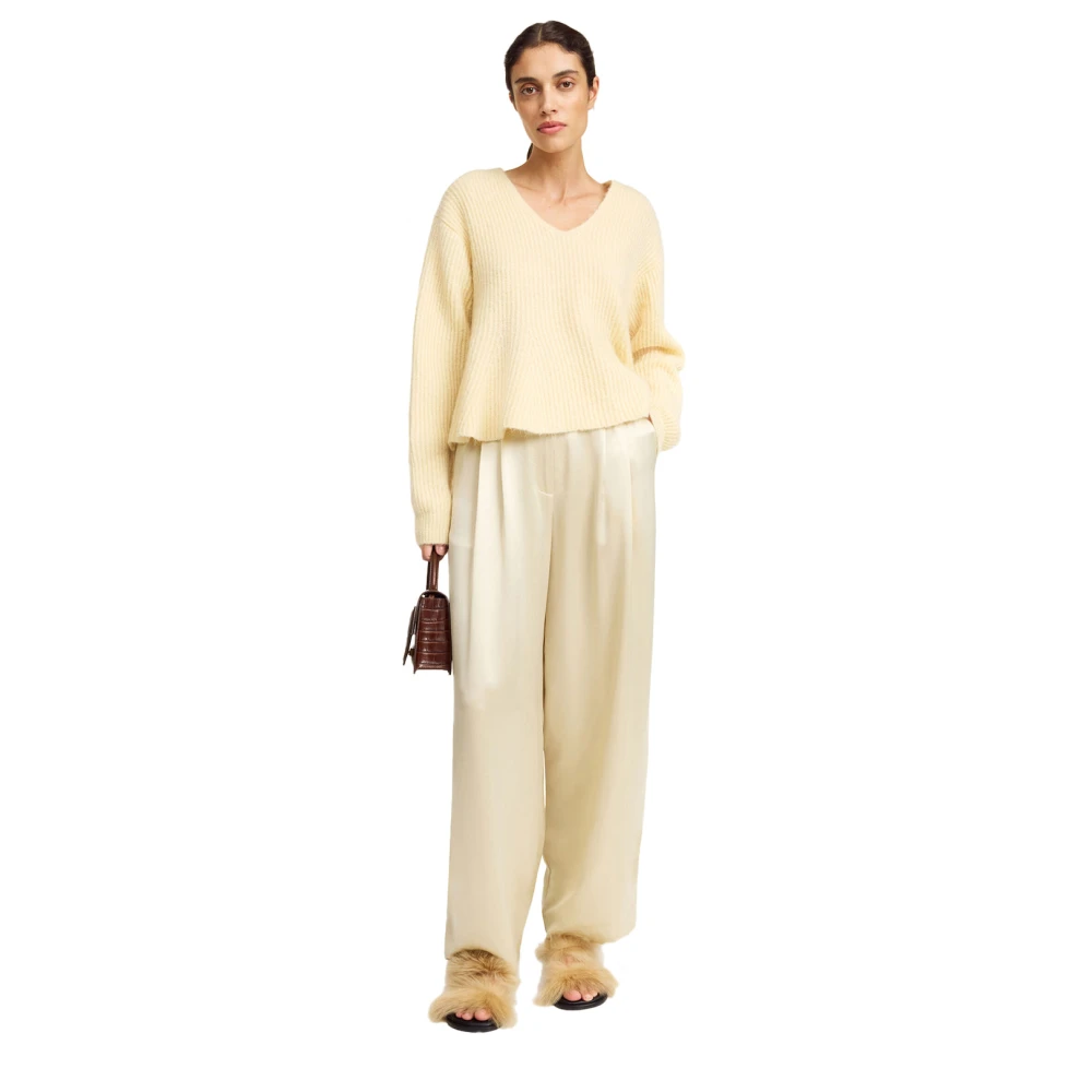 By Malene Birger Zachte Wol Mohair Trui By Herenne Birger Beige Dames
