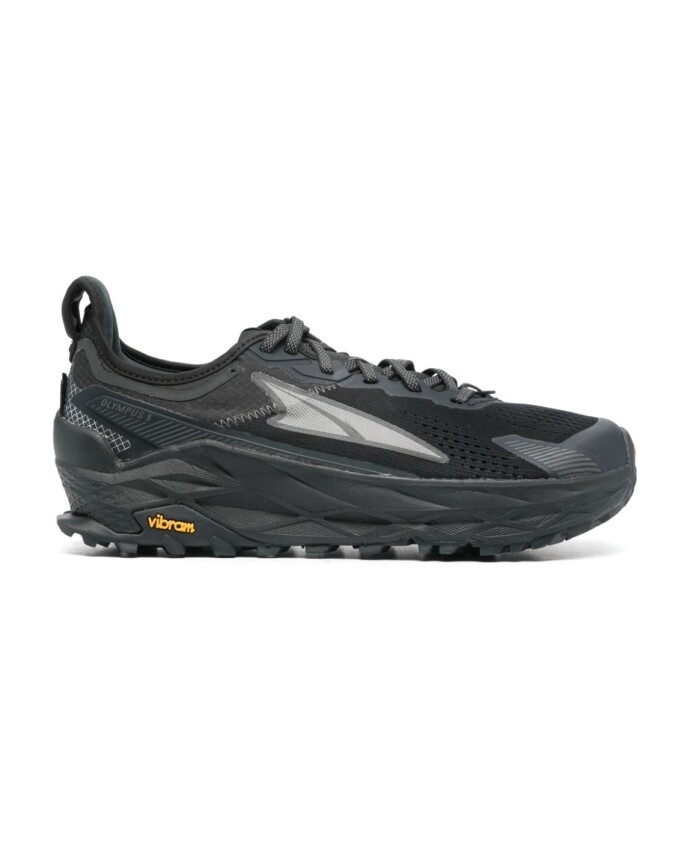 zwarte-mesh-sneakers-met-diamantdetails