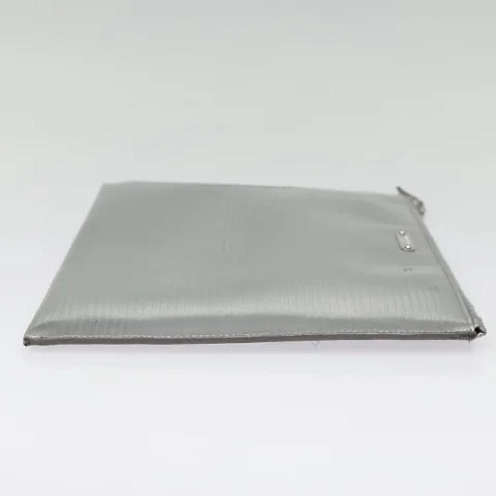 Yves Saint Laurent Vintage Pre-owned Canvas clutches Gray Dames