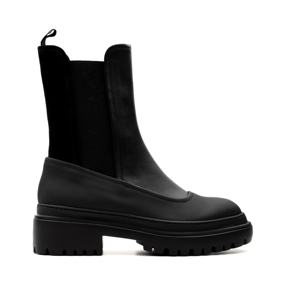 L'autre Chose Women's Black Boots For