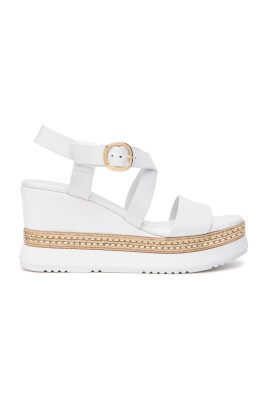 white-sandals-with-wedge-heel