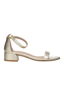 sandale-en-cuir-dore-a-talons-moyens