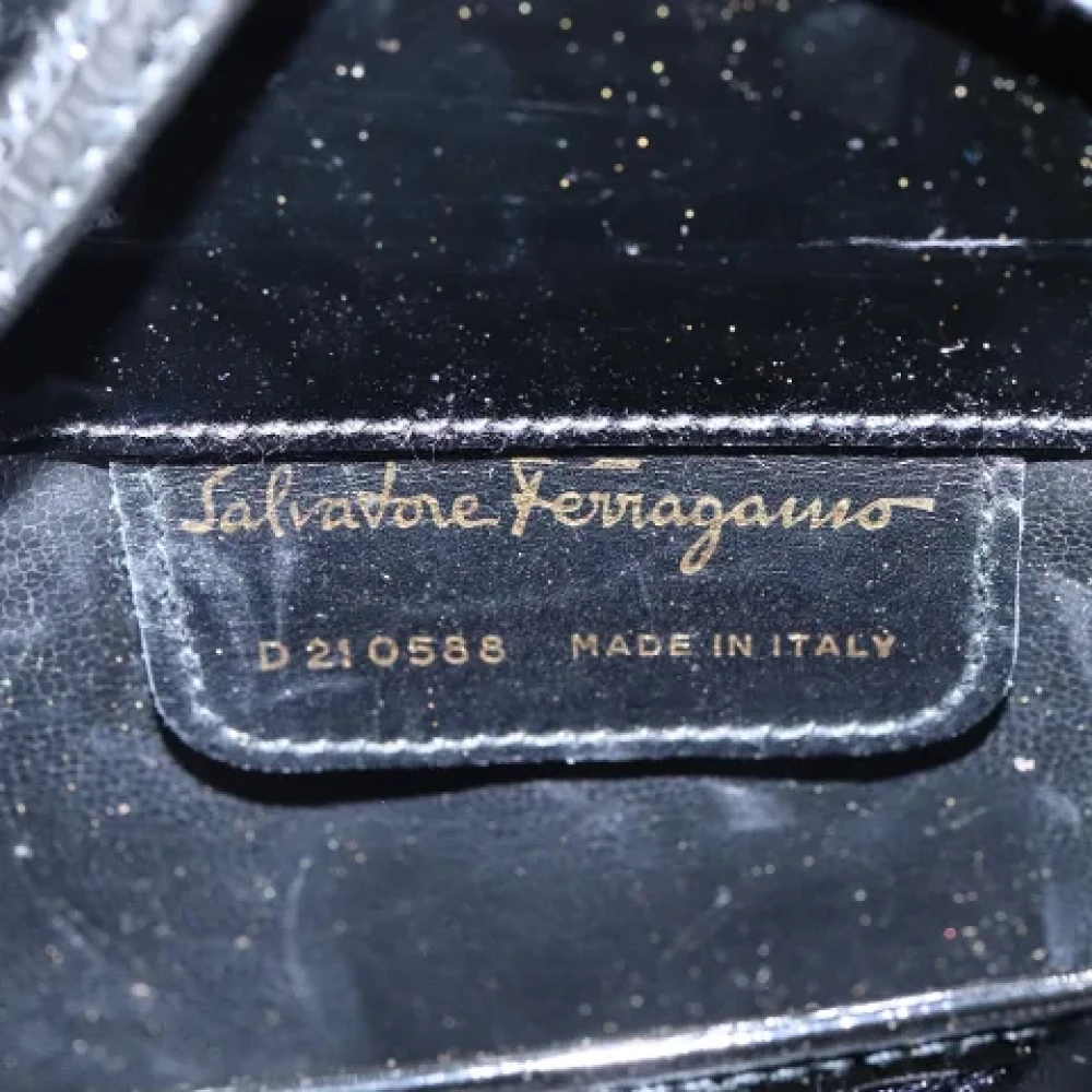 Salvatore Ferragamo Pre-owned Canvas shoulder-bags Black Dames