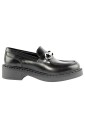 mocassin-en-cuir-accessoire-noir