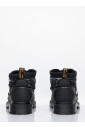chaussures-a-lacets-et-semelle-epaisse