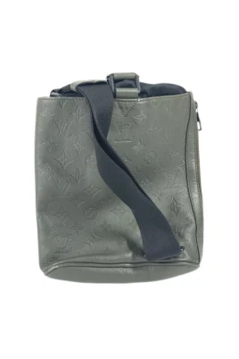 Pre-owned Monogram Shadow Axelremsväska