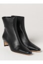 bottes-a-talons-aiguilles-en-cuir