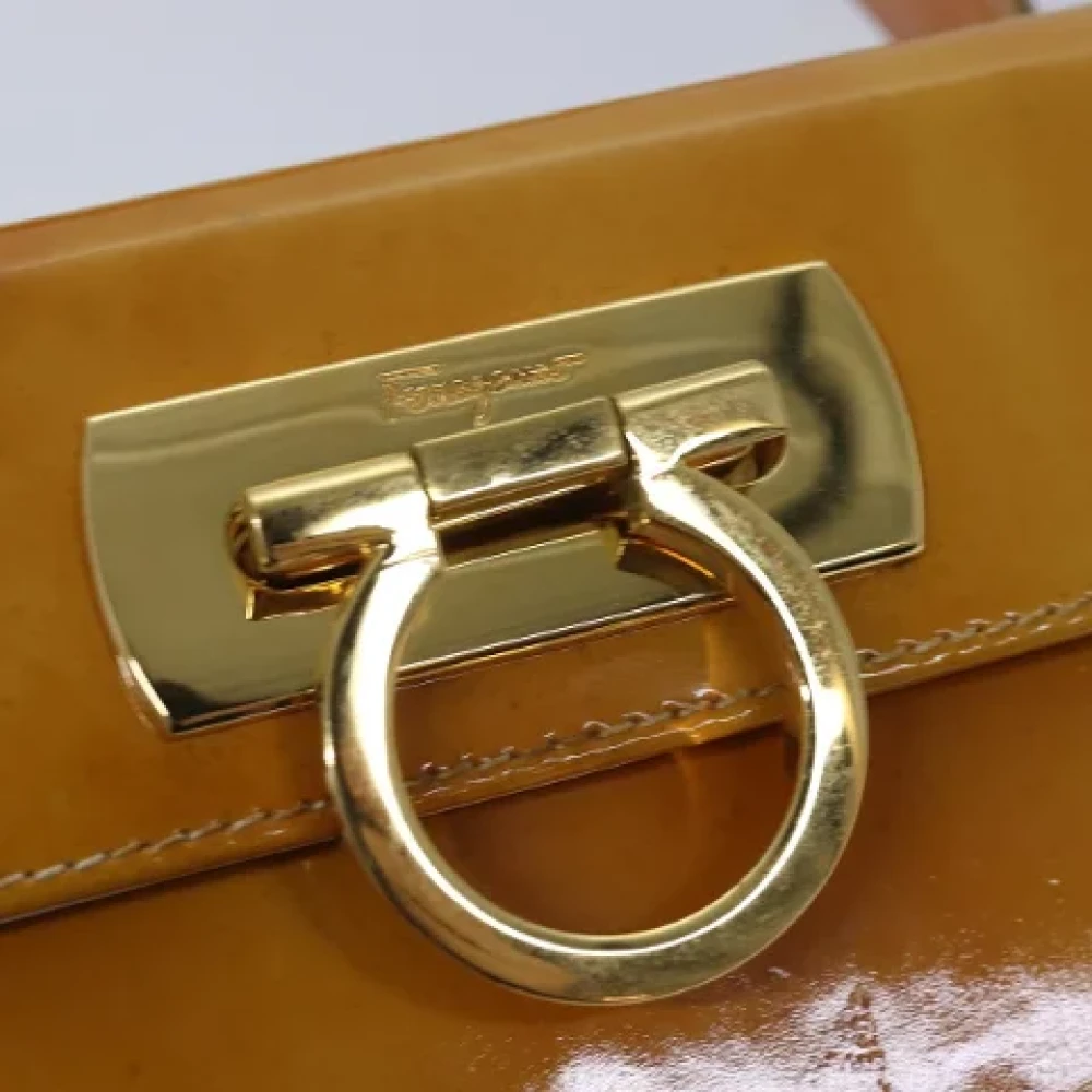 Salvatore Ferragamo Pre-owned Leather handbags Yellow Dames