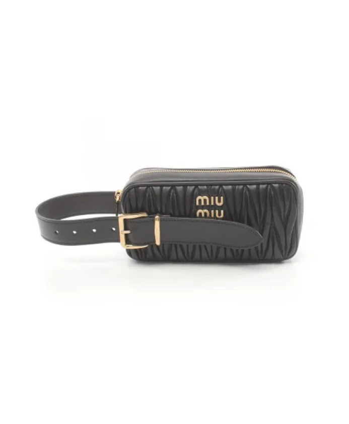 pre-owned-cuir-pochettes-minaudieres