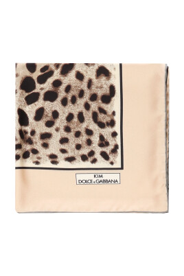 foulard-en-twill-imprime-leopard-en-rose