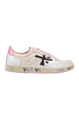 clayd-stylish-model-sneakers