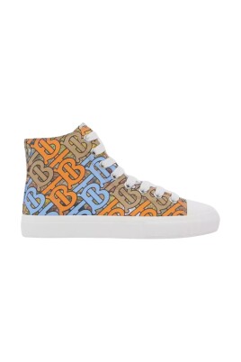 baskets-a-motifs-avec-logo