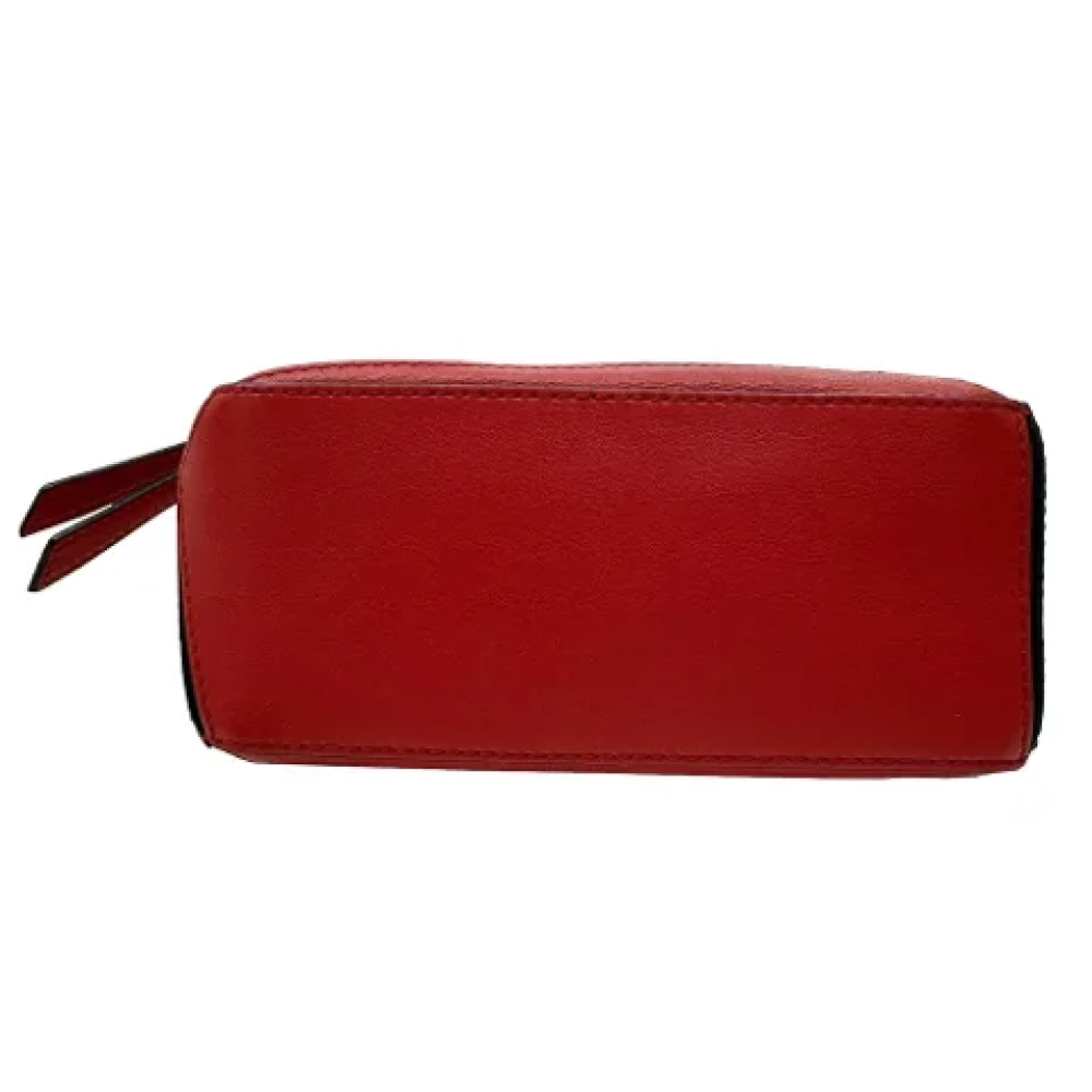 Loewe Pre-owned Leather shoulder-bags Red Dames