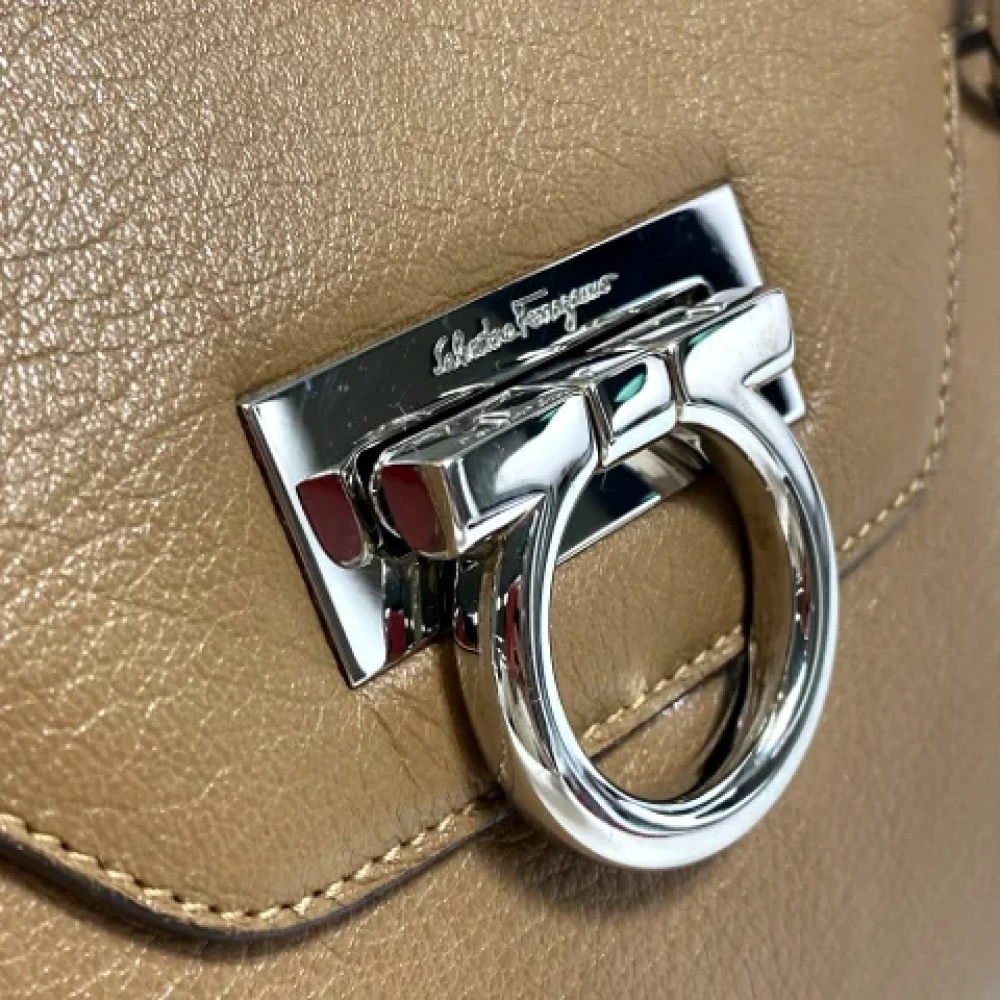 Salvatore Ferragamo Pre-owned Leather handbags Brown Dames