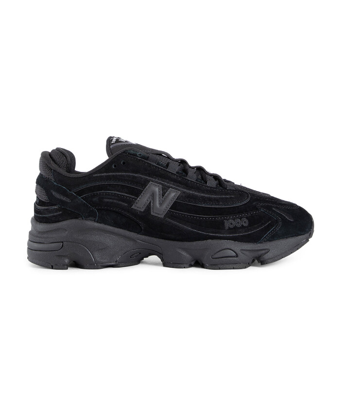 sneaker-en-daim-noir-avec-details-reflechissants