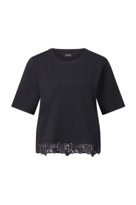 t-shirt-a-bordure-en-dentelle