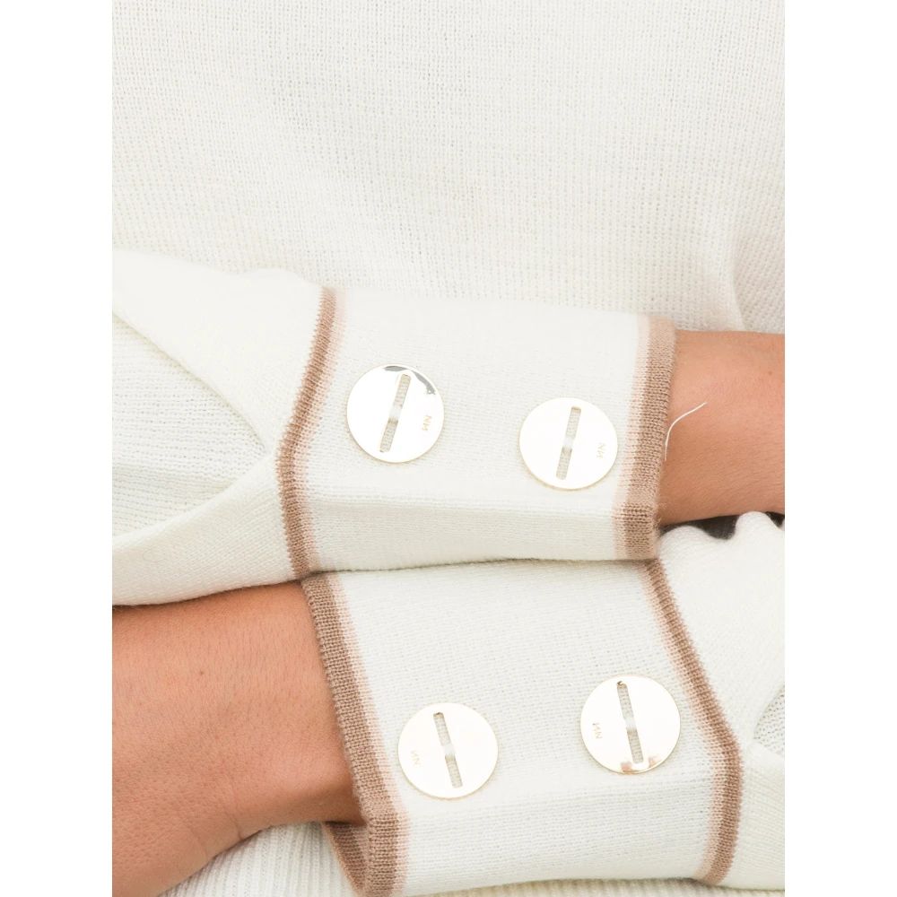 Nenette Hoge hals trui met knoopdetail White Dames