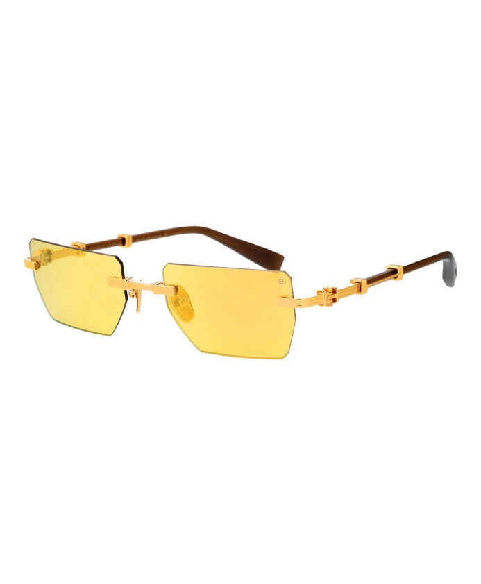stylish-sunglasses-for-a-sunny-day