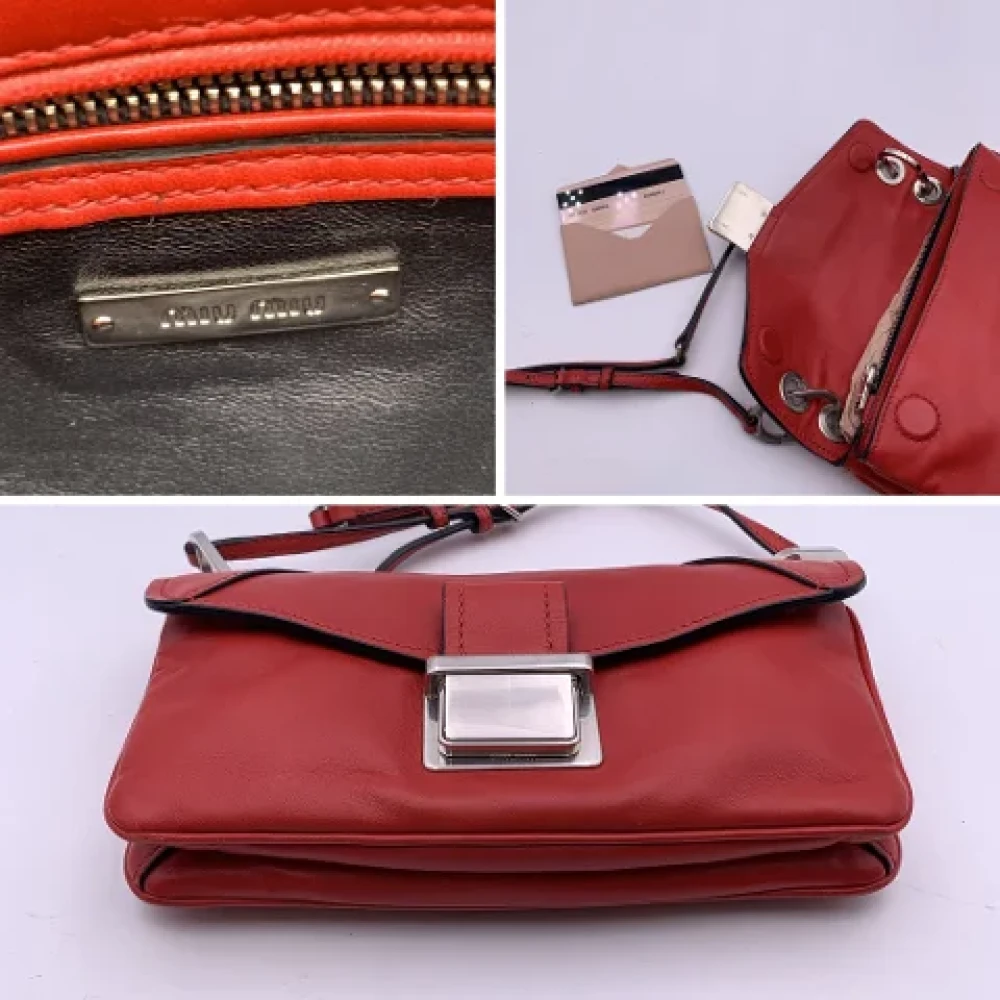 Miu Pre-owned Leather shoulder-bags Red Dames