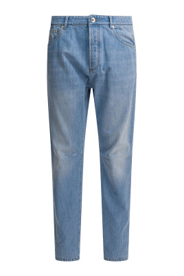 light-blue-jeans-classic-style