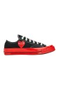 baskets-basses-en-toile-noire-semelle-rouge