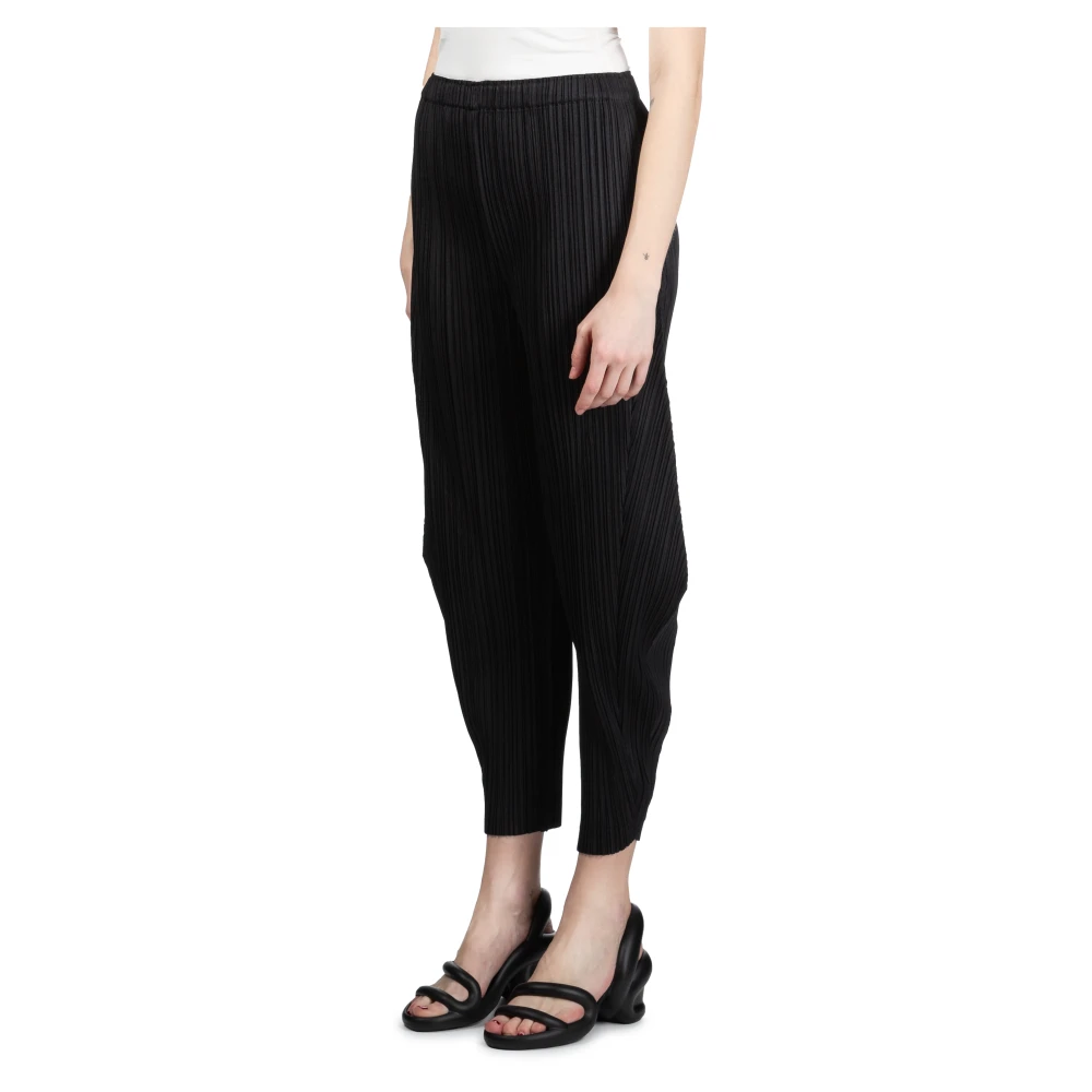 Issey Miyake Zwarte Taps Toelopende Geplooide Broeken Black Dames