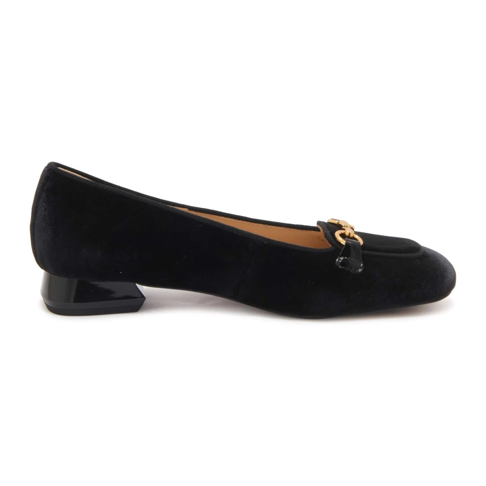 Shoes > Flats > Loafers - - Emanuelle Vee - Modalova