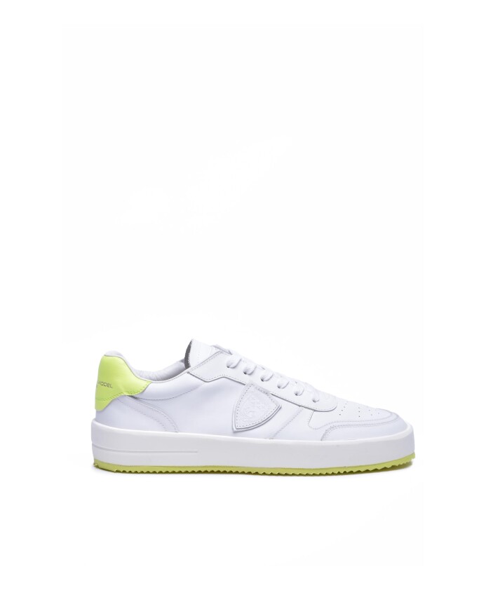 baskets-en-cuir-avec-semelle-en-caoutchouc