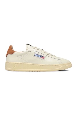 sneakers-en-cuir-marron-avec-details-perfores
